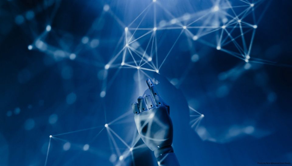 Beyond the symbolic vs non-symbolic AI debate